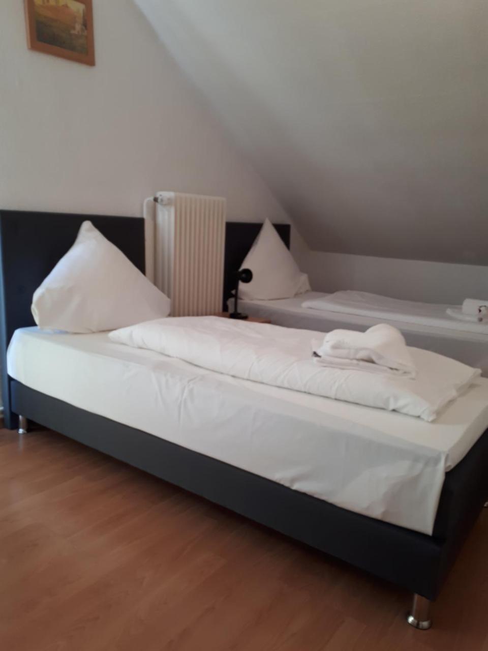 Hotel Taverne Inos Laatzen Buitenkant foto