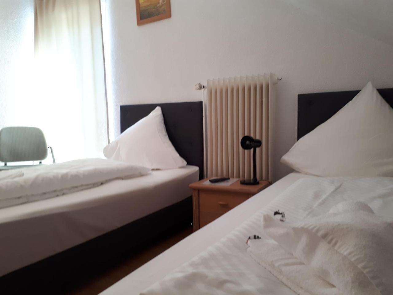 Hotel Taverne Inos Laatzen Buitenkant foto