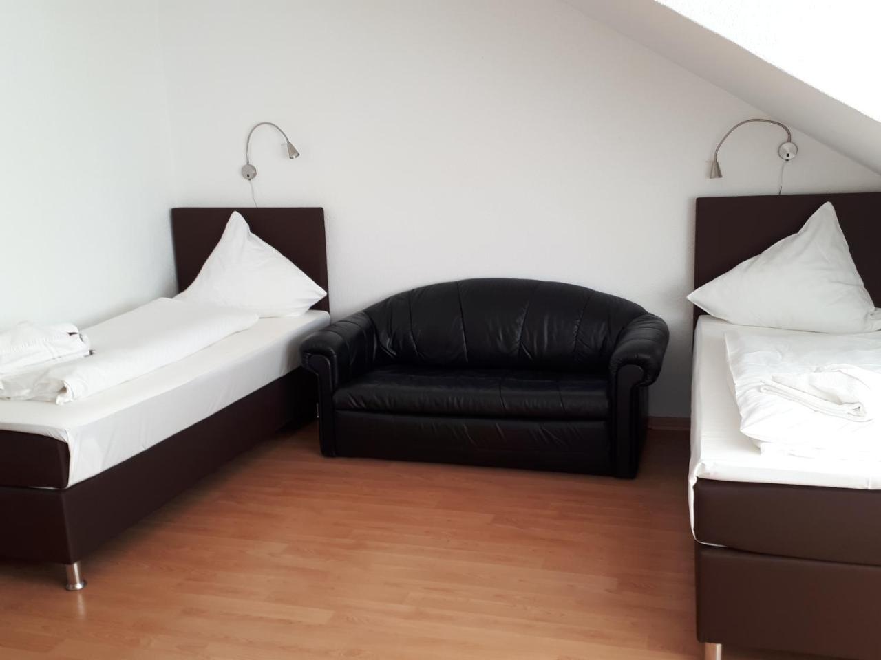 Hotel Taverne Inos Laatzen Buitenkant foto