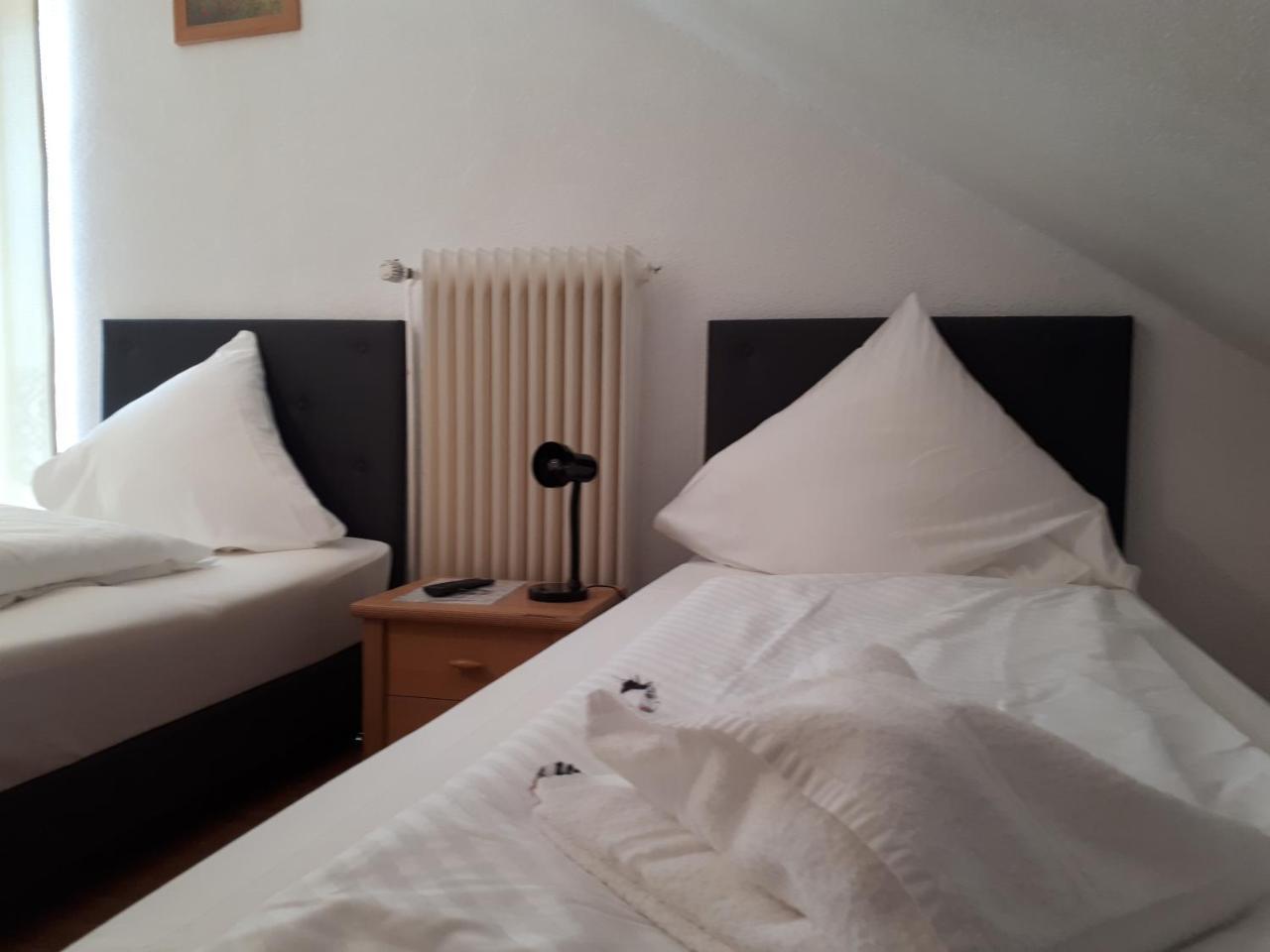 Hotel Taverne Inos Laatzen Buitenkant foto